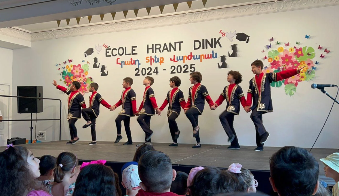 Փարիզ. «Հրանդ Տինք վարժարան»ի տարեվերջի հանդէսը.